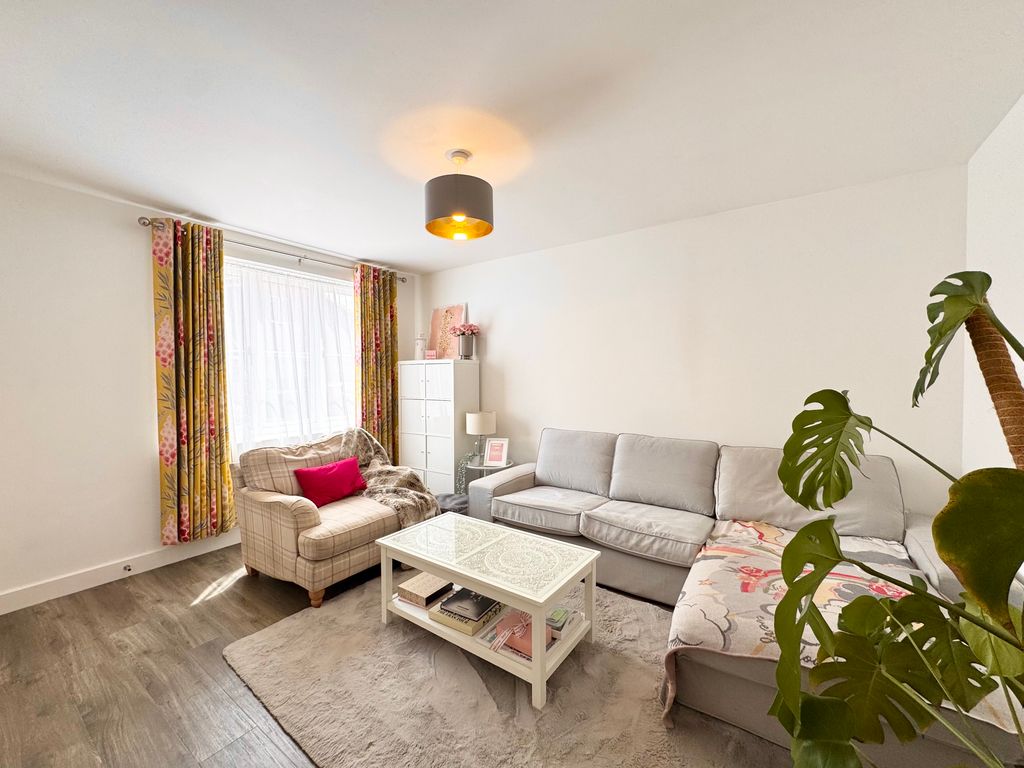 Property photo 2 of 16 Living Room