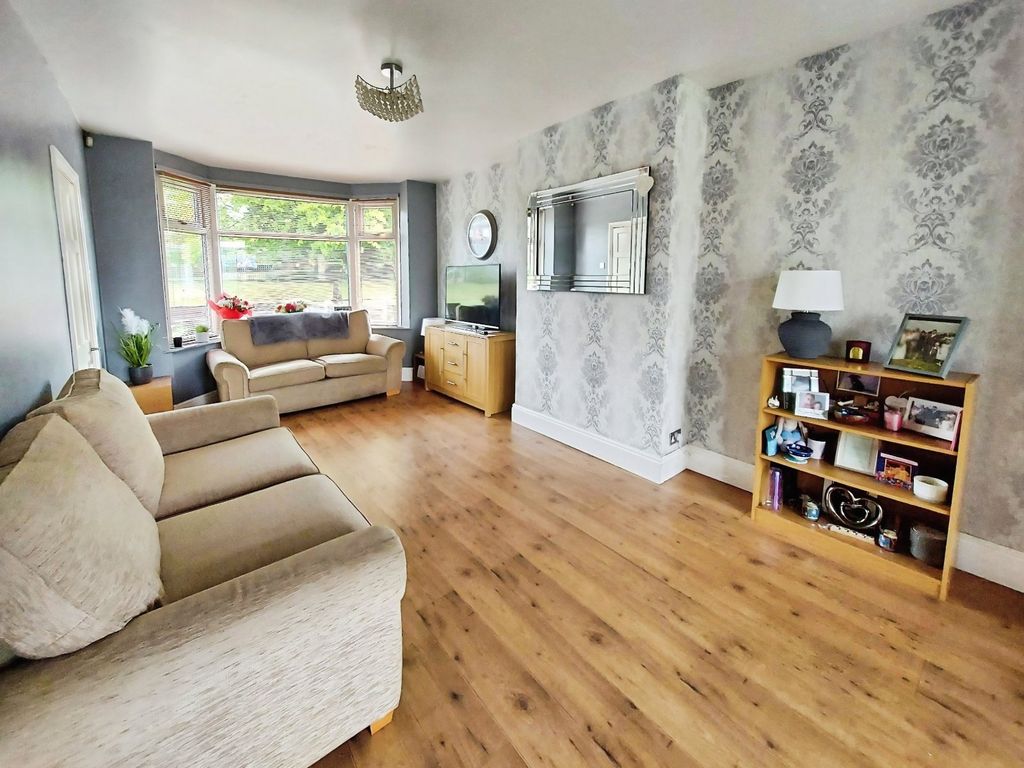 Property photo 2 of 15 Picture No. 11