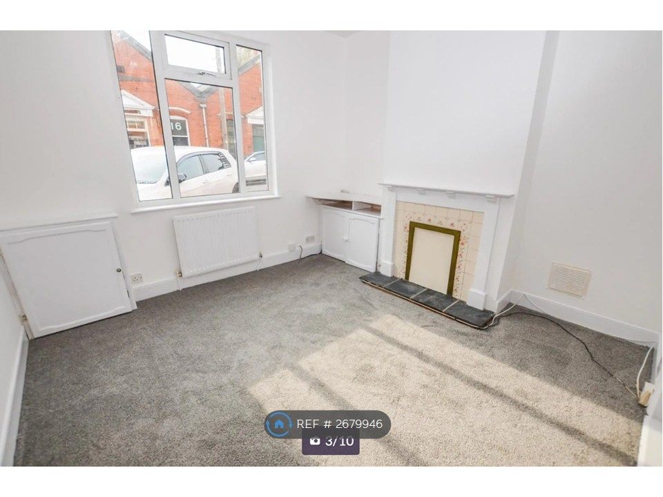 Property photo 1 of 10 Hall