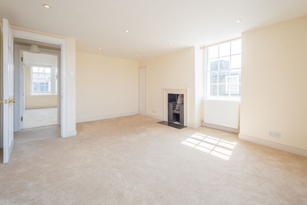 Property photo 3 of 16 12 Edward Street - Flat 4 (6 Of 16)