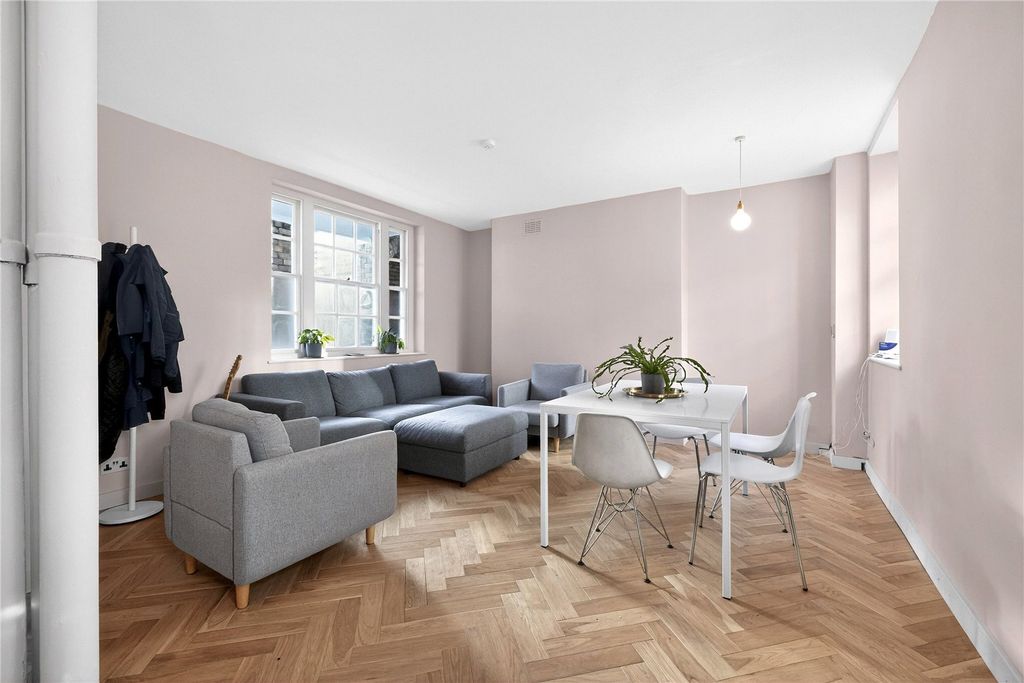 Property photo 1 of 20 Reception/Kitchen