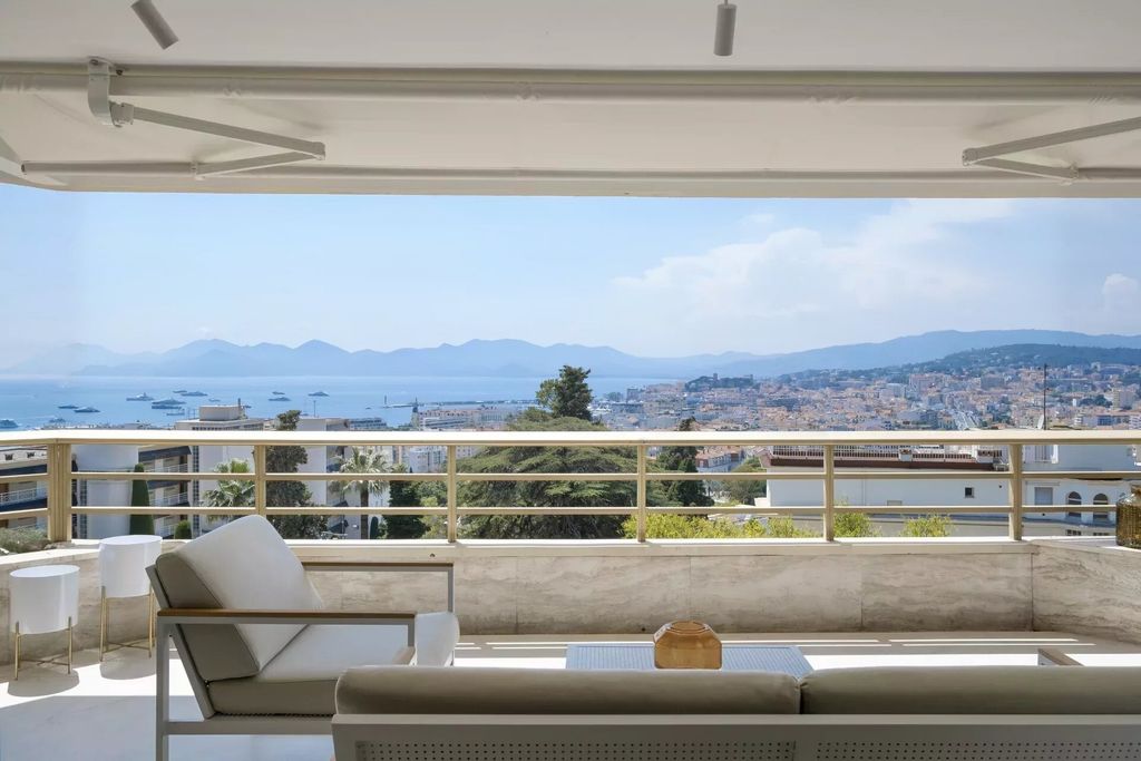 Property photo 1 of 17 Cannes Californie – 3-Bedroom Apartment – Panoramic Sea View – Terrace – Swimming Pool
