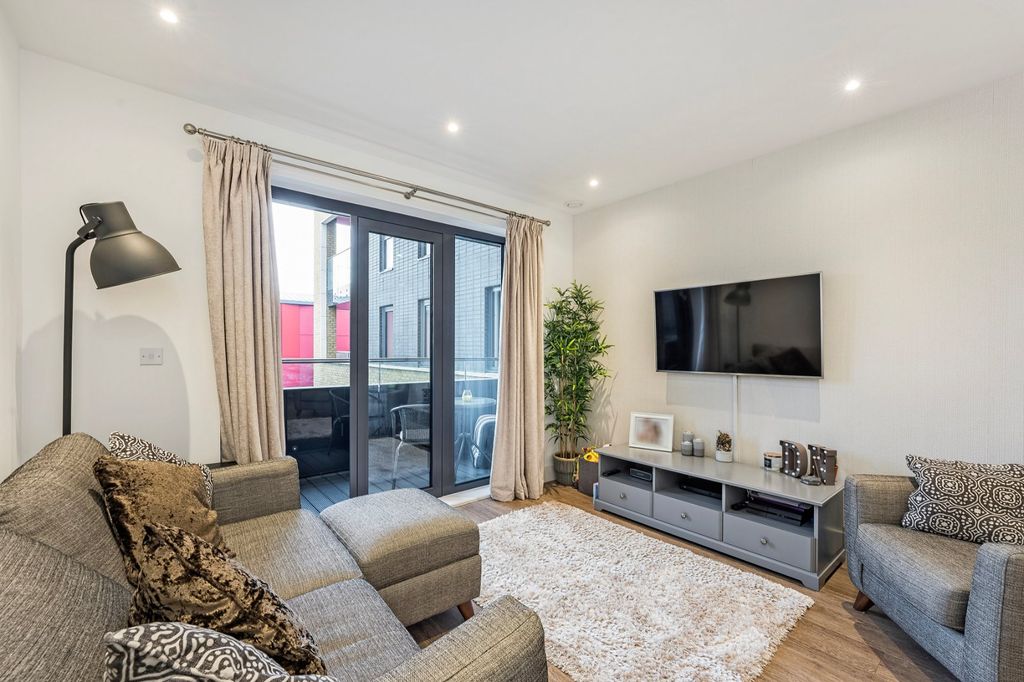 Property photo 2 of 9 Picture No. 12