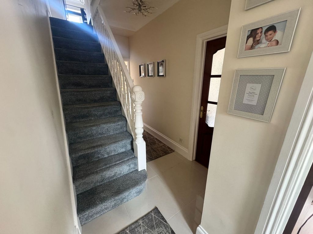Property photo 3 of 40