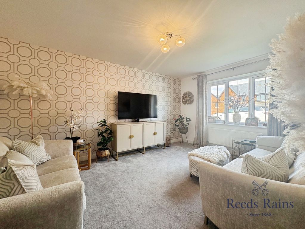 Property photo 3 of 18 Pbox-Img.Jpg