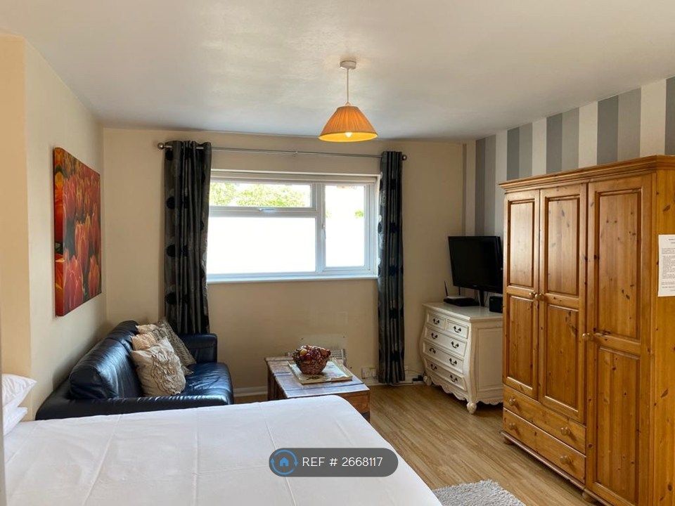 Property photo 2 of 10 Fully Furnished With Quality Furniture