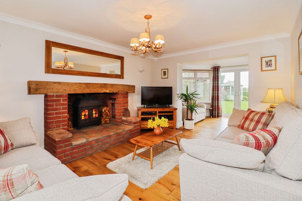 Property photo 3 of 22 Lounge