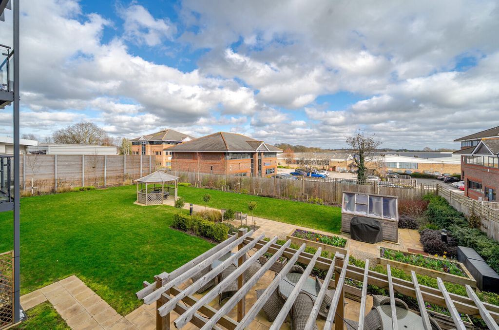Additional image 9 of 2 bed flat for saleRoslin Place, Station Road, Hook RG27