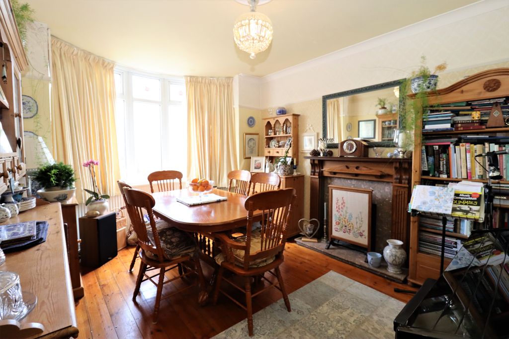 Property photo 2 of 19