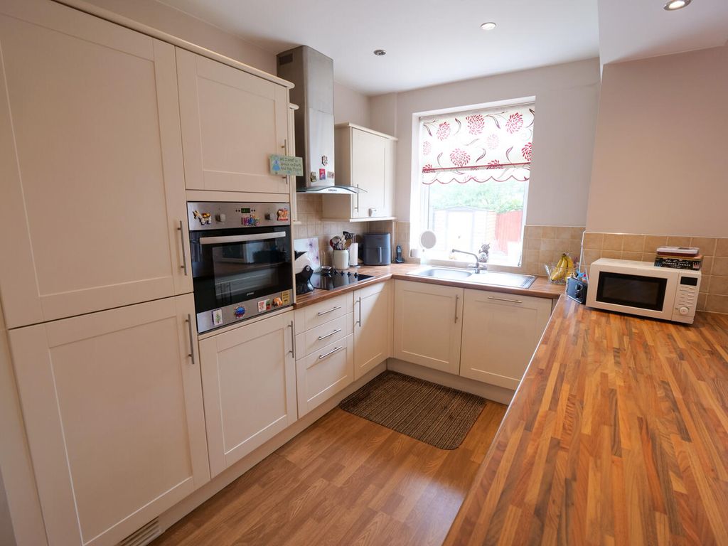 Property photo 3 of 13 Kitchen