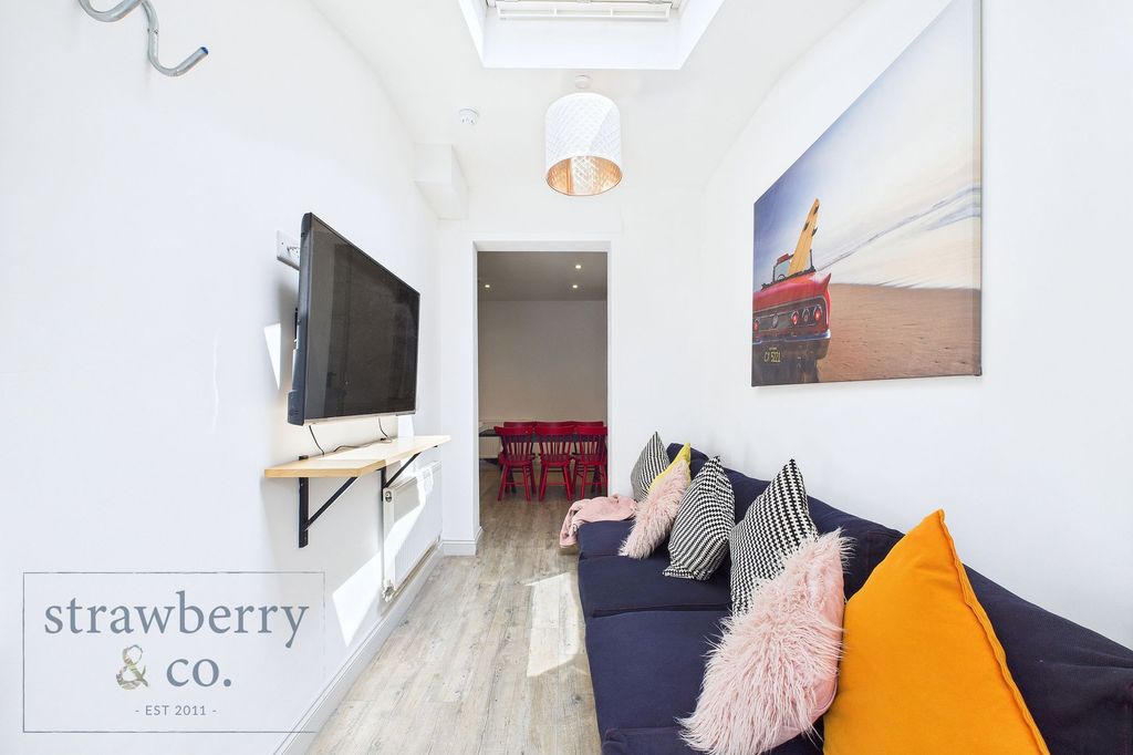 Property photo 3 of 12 Communal Lounge