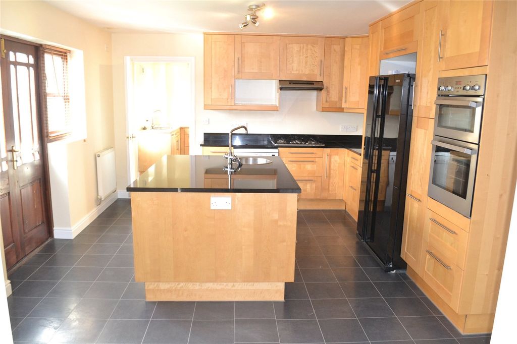 Property photo 2 of 15 Picture No. 04