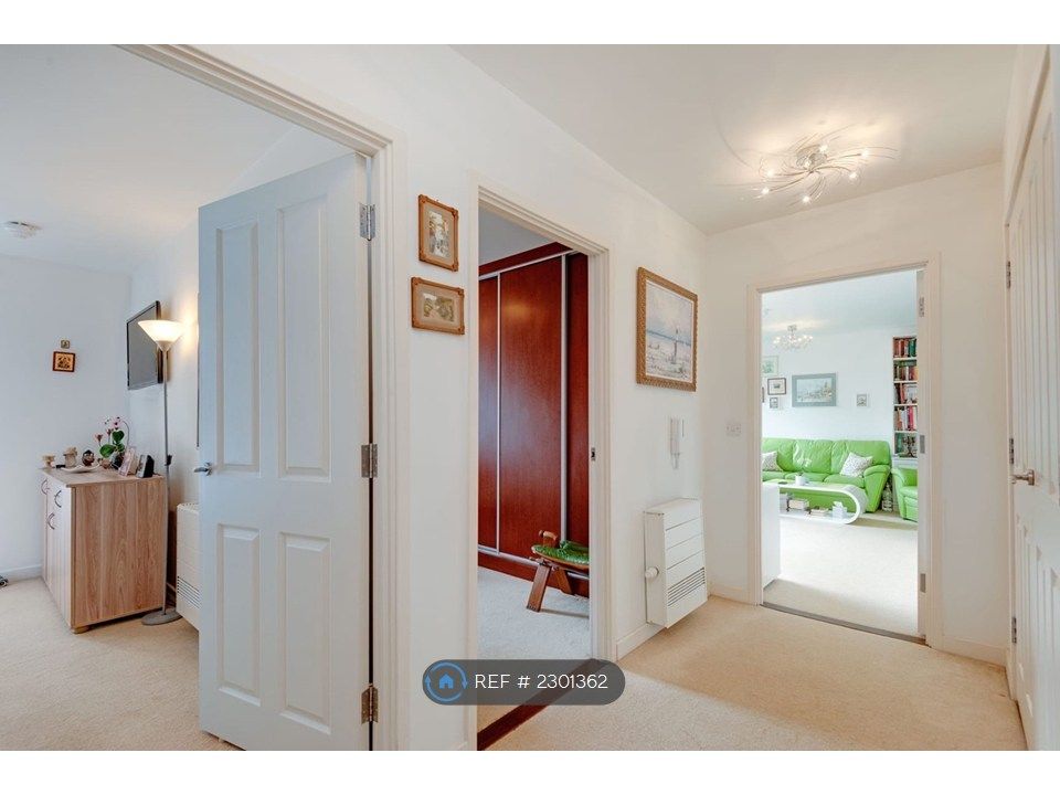 Property photo 2 of 10 Hall