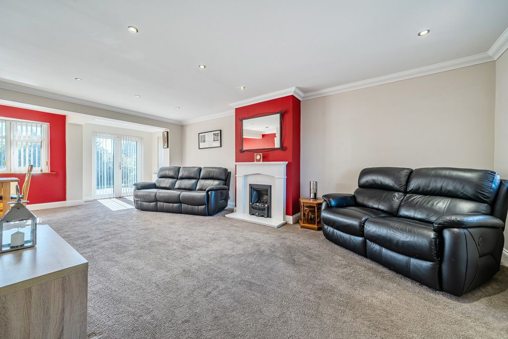 Property photo 3 of 23 Reception