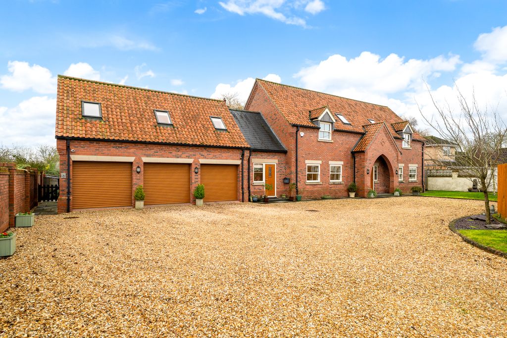 Property photo 1 of 32