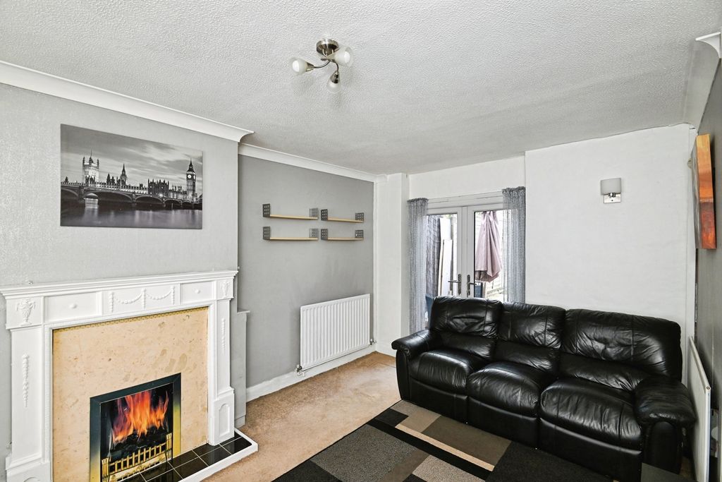 Property photo 3 of 14 Sitting Room