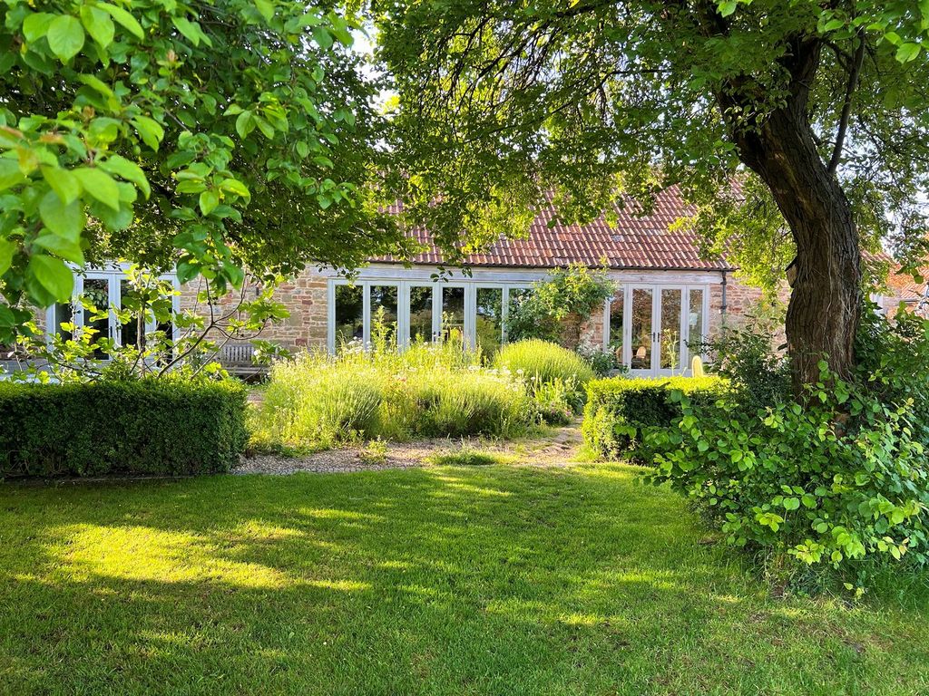 Property photo 1 of 27
