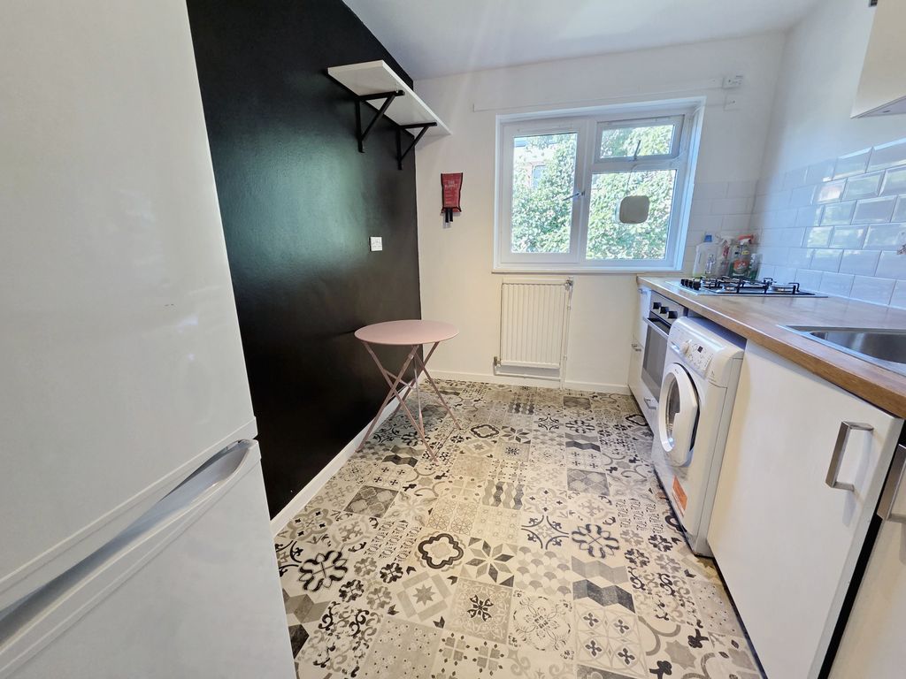 Property photo 3 of 8 Gallery