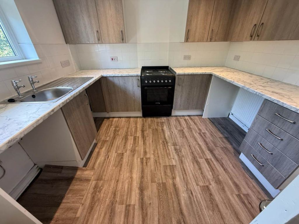 Property photo 2 of 13 Kitchen