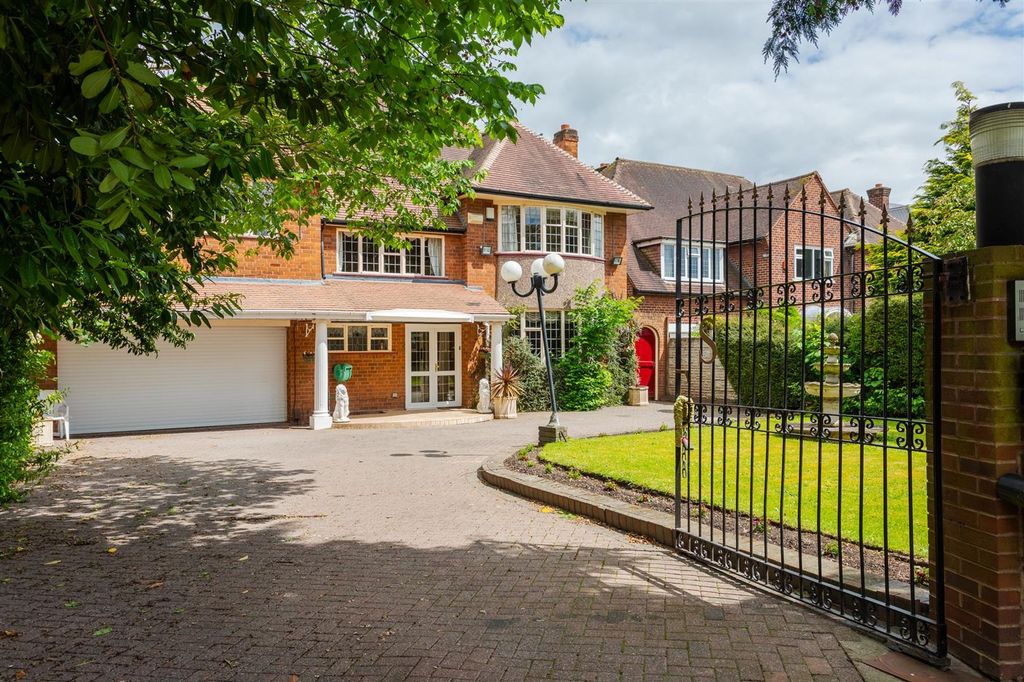 Property photo 3 of 47