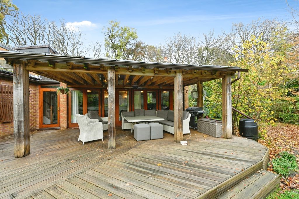 Property photo 3 of 17 Photo