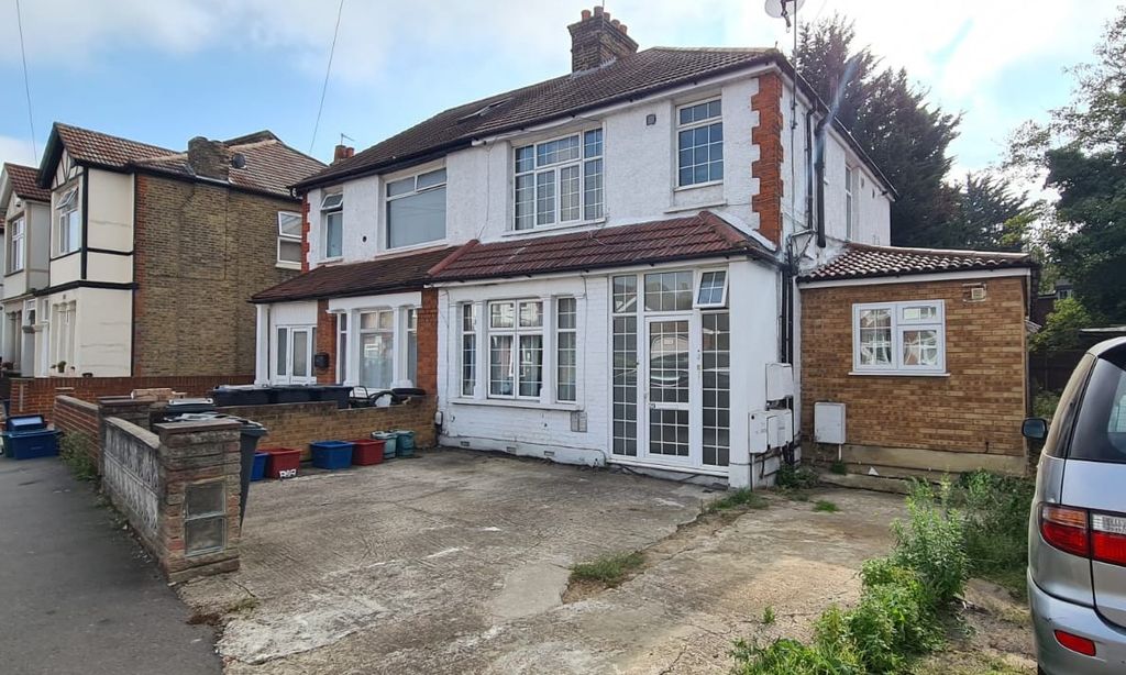 Property photo 1 of 5 One Bedroom Ground Floor Flat With Garden