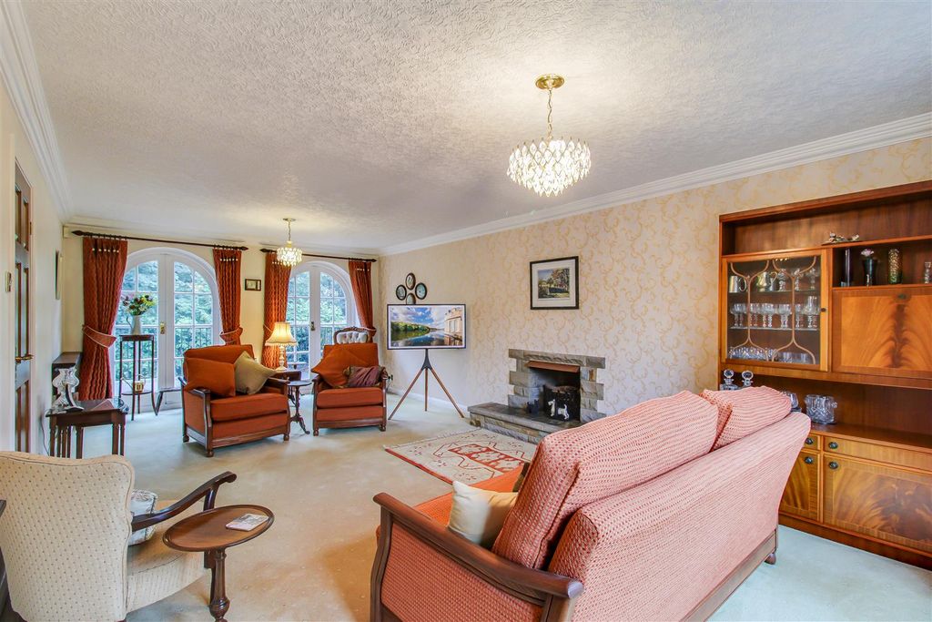 Property photo 2 of 21