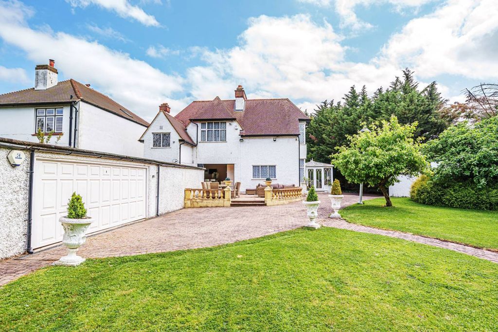 Property photo 2 of 18