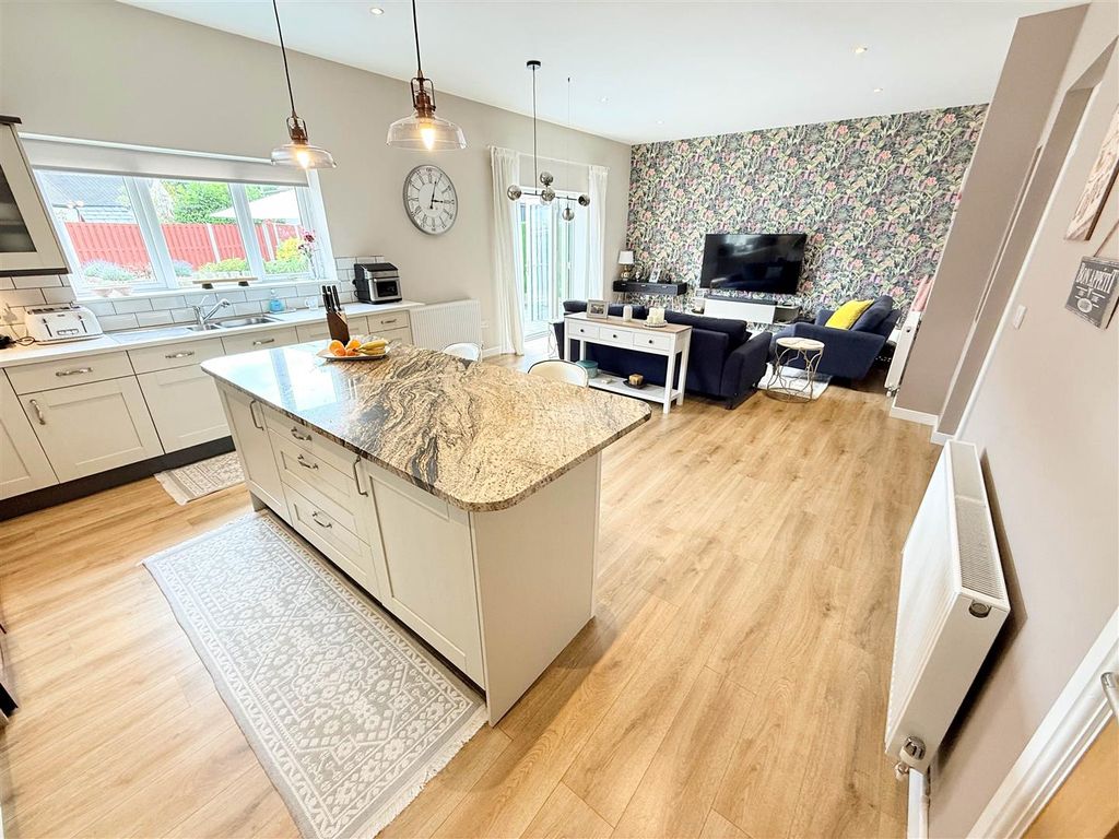 Property photo 2 of 21 Open Plan Living/Dining Kitchen