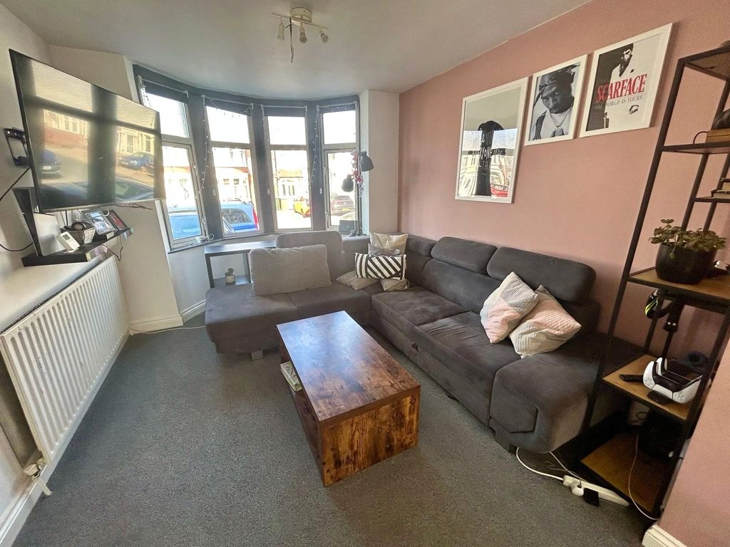 Property photo 2 of 14 Picture No. 12