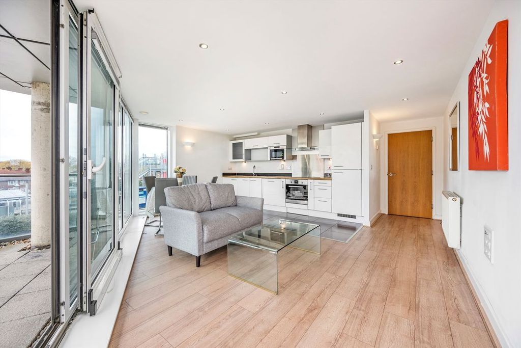 Property photo 2 of 8