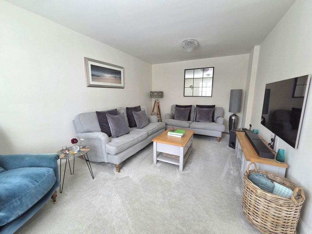 Property photo 3 of 22