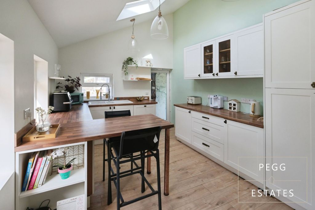 Property photo 3 of 42