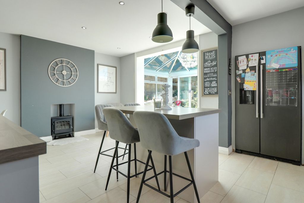 Property photo 3 of 11 Kitchen Dining Room