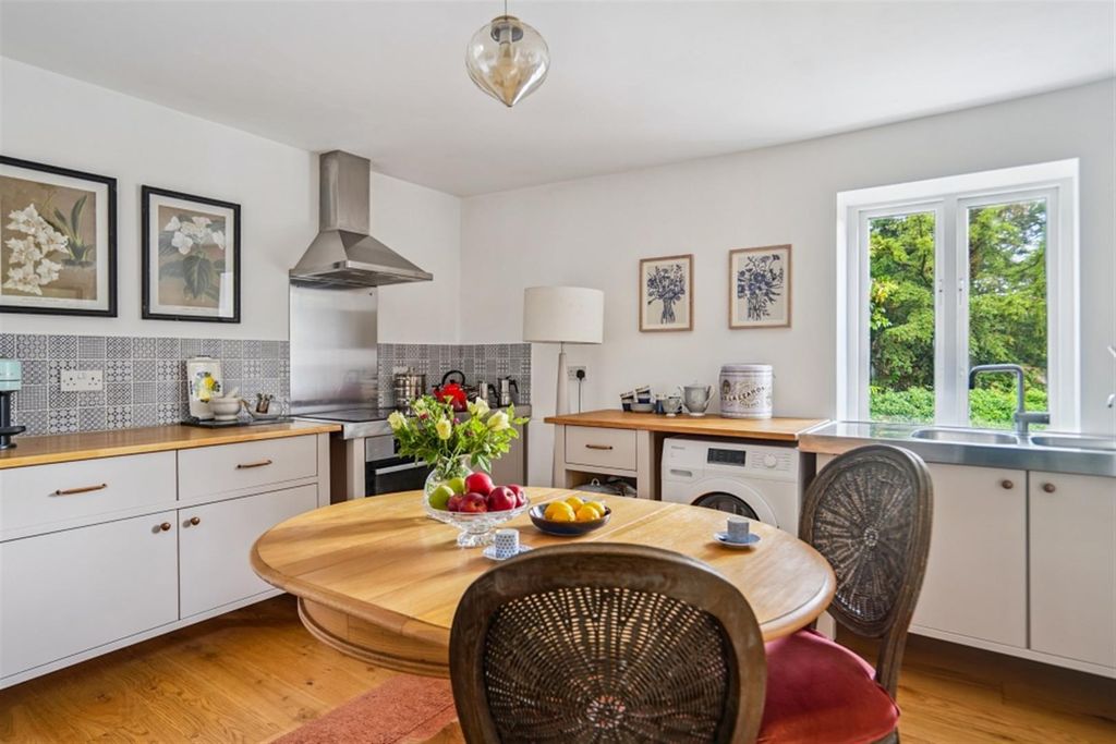 Additional image 10 of 2 bed flat for saleTotteridge Lane, High Wycombe HP13