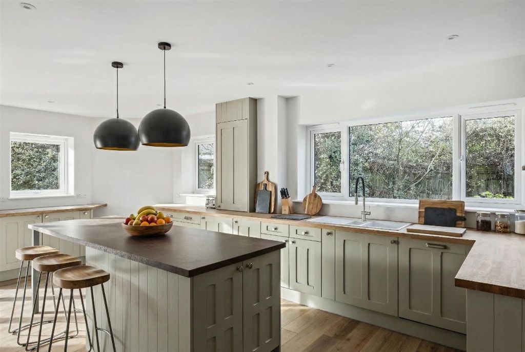 Property photo 2 of 21