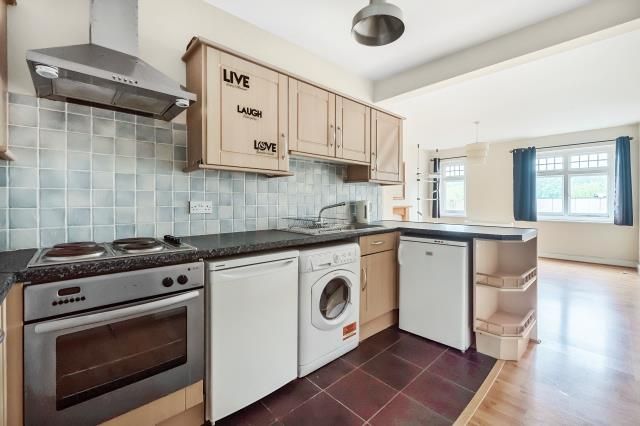 Property photo 2 of 10 Kitchen