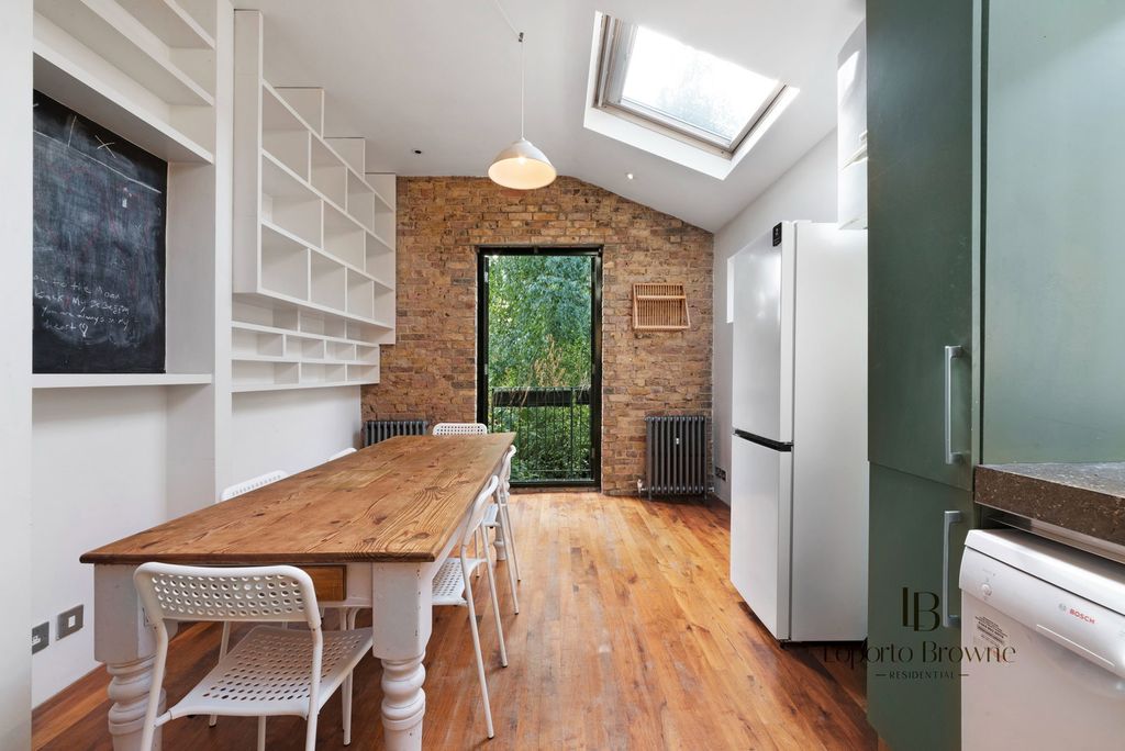 Property photo 2 of 23