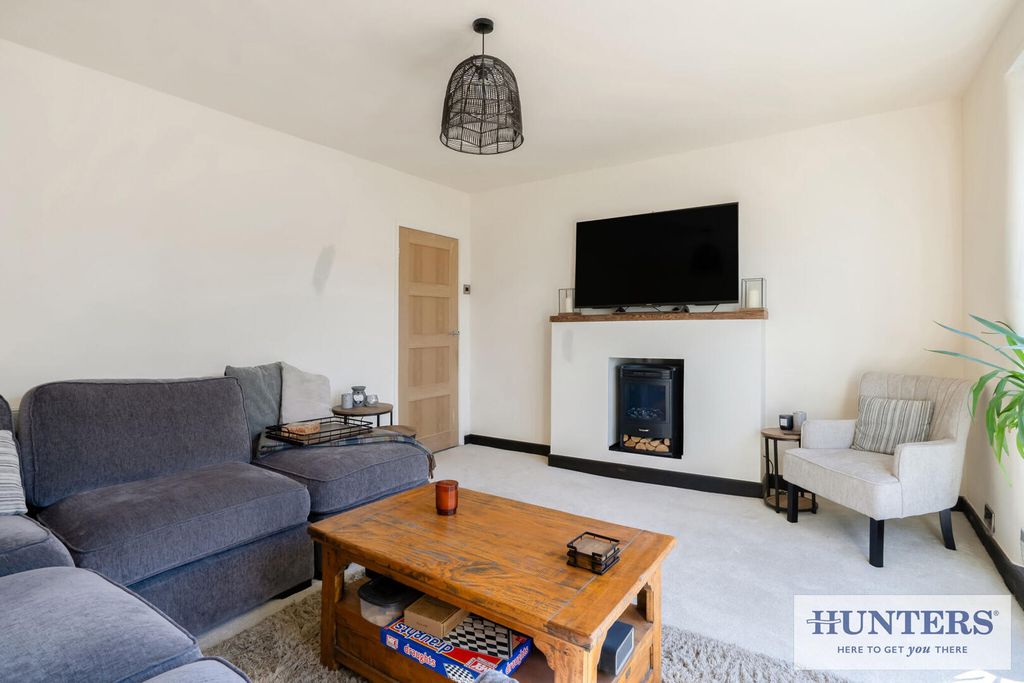 Property photo 3 of 28 Living Room