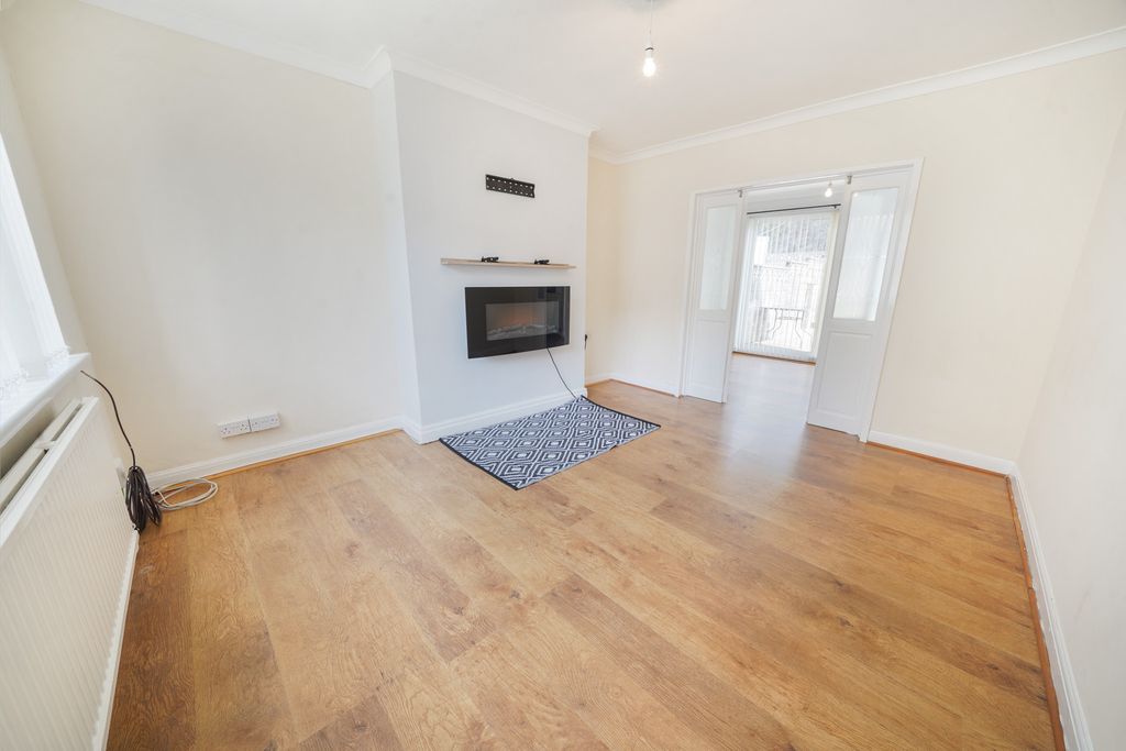 Property photo 3 of 18 1