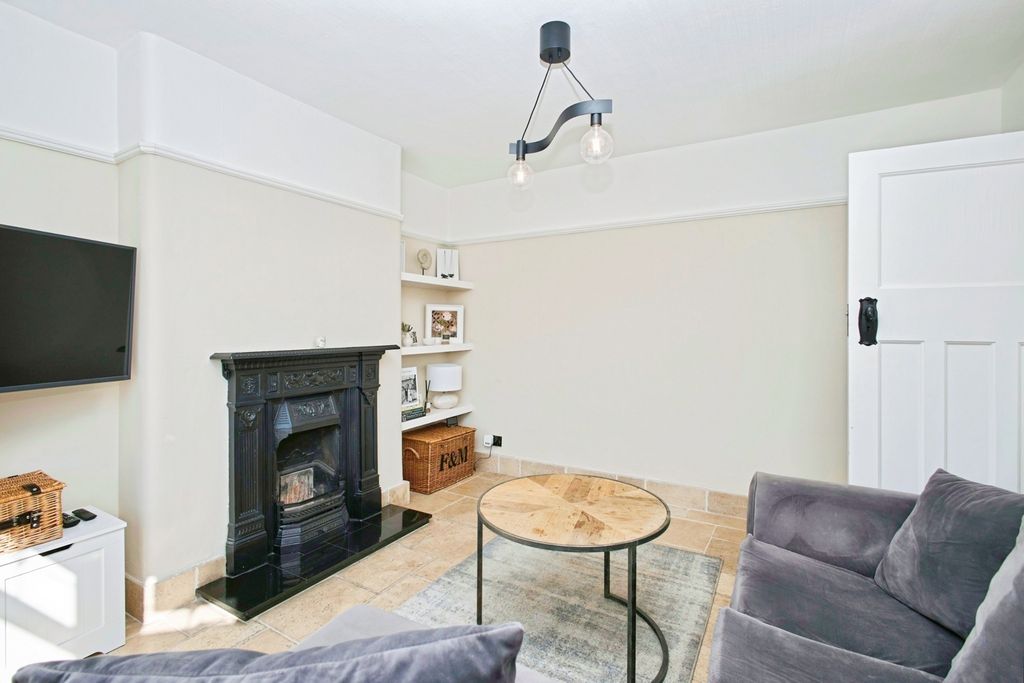 Property photo 3 of 18 Living Room