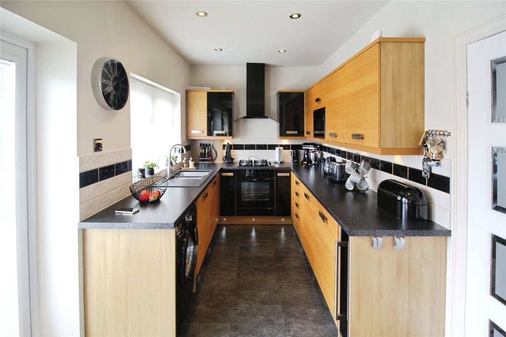 Property photo 3 of 9 Kithen/Diner