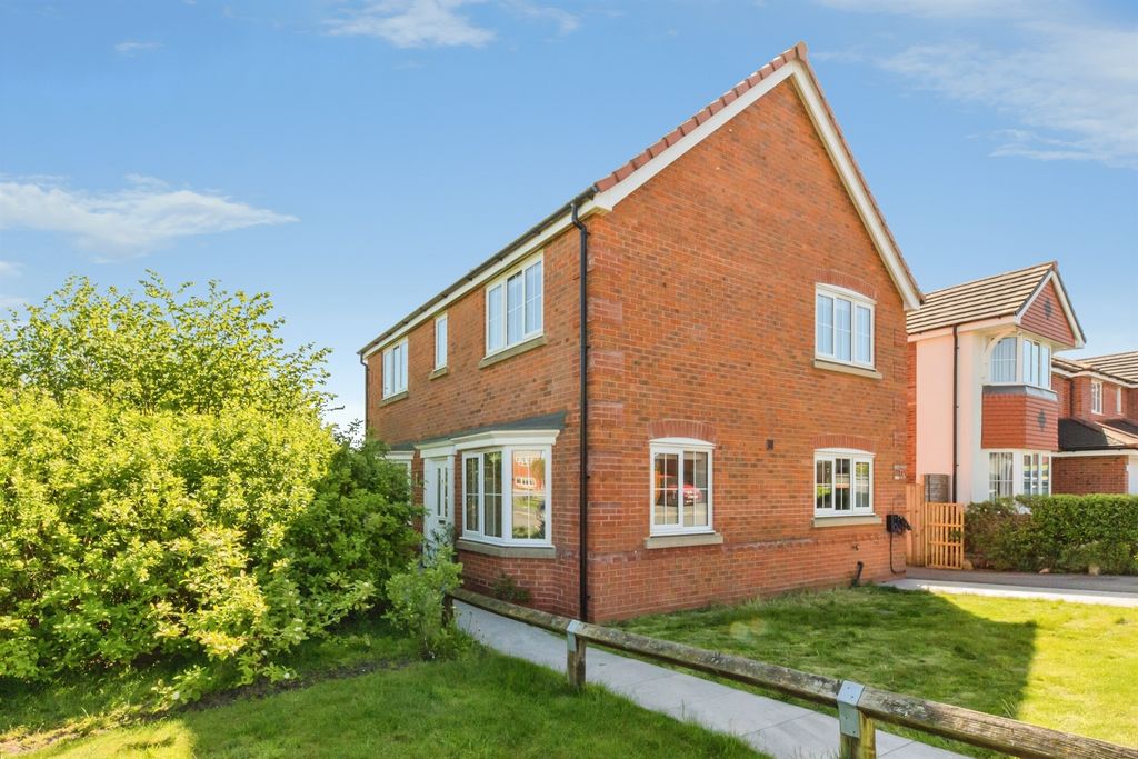 Property photo 2 of 27