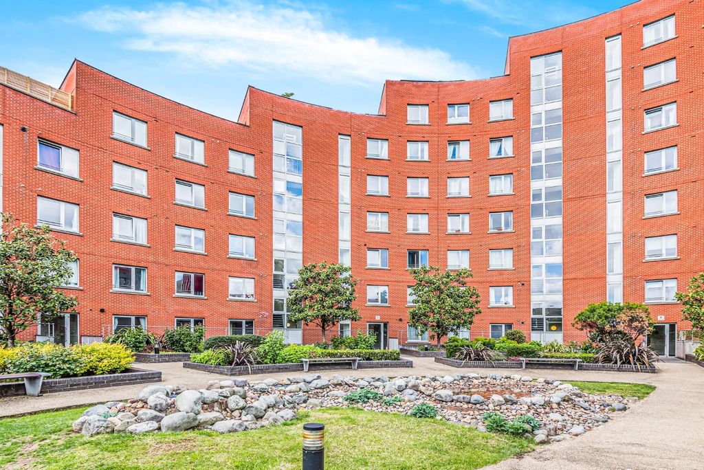 Property photo 2 of 18 Picture No. 01