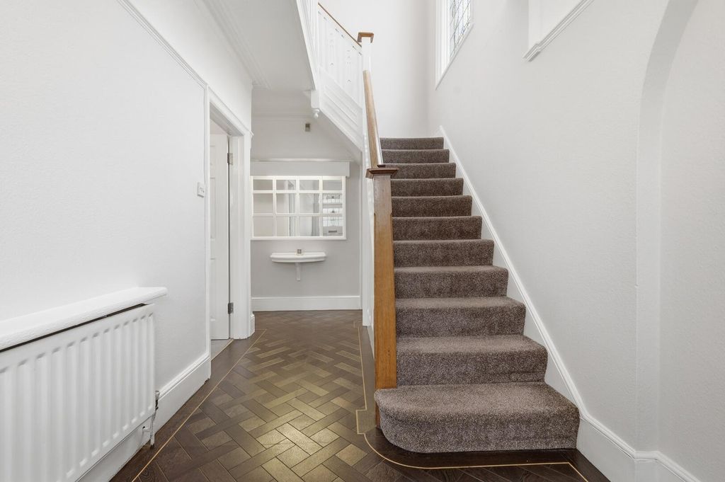 Property photo 2 of 23 Hallway