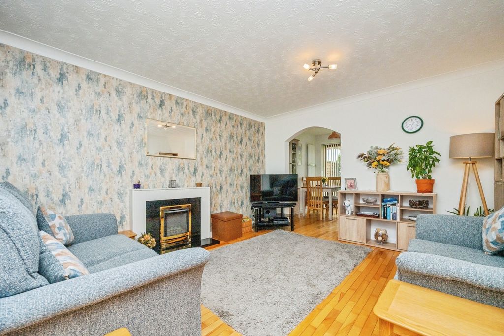Property photo 3 of 18 Pbox-Img.Jpg