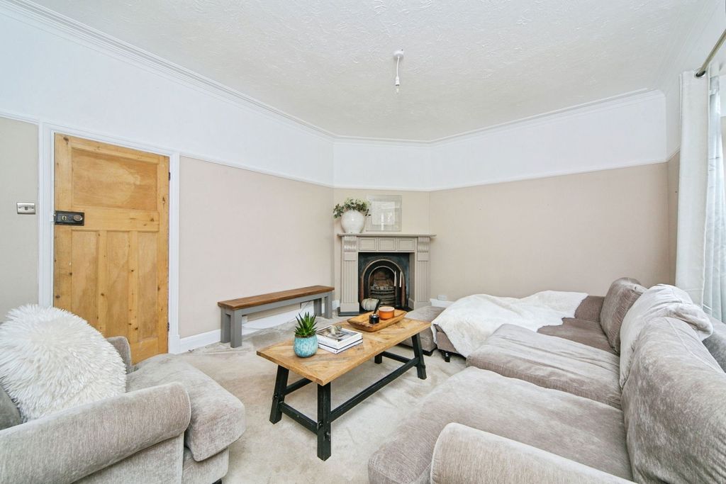 Property photo 3 of 25