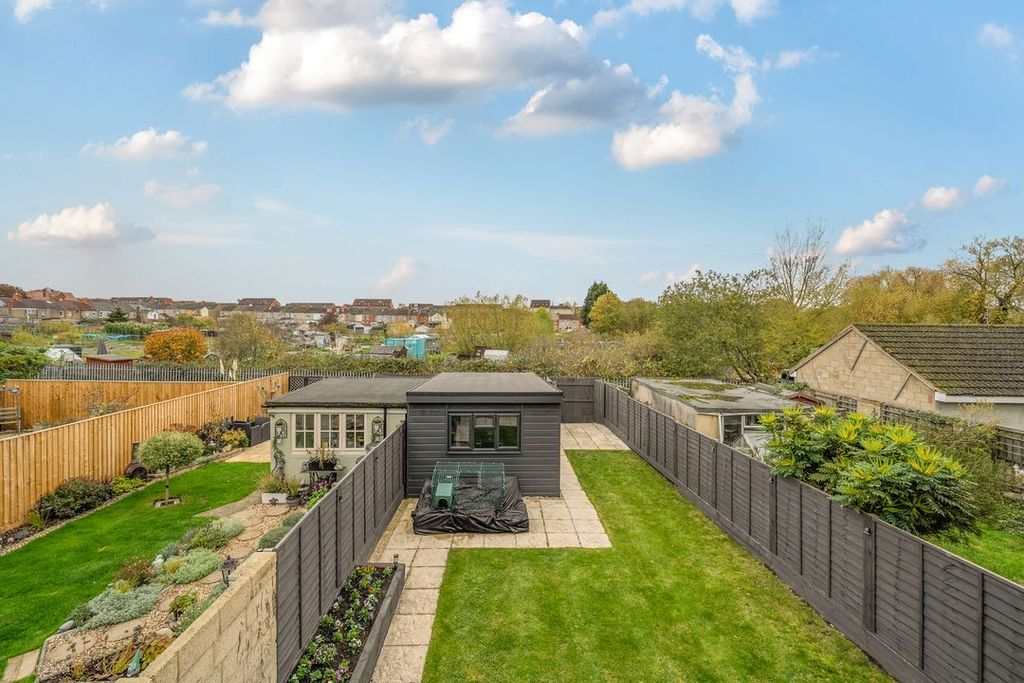 Property photo 2 of 13 137213416901E773Ef1B1