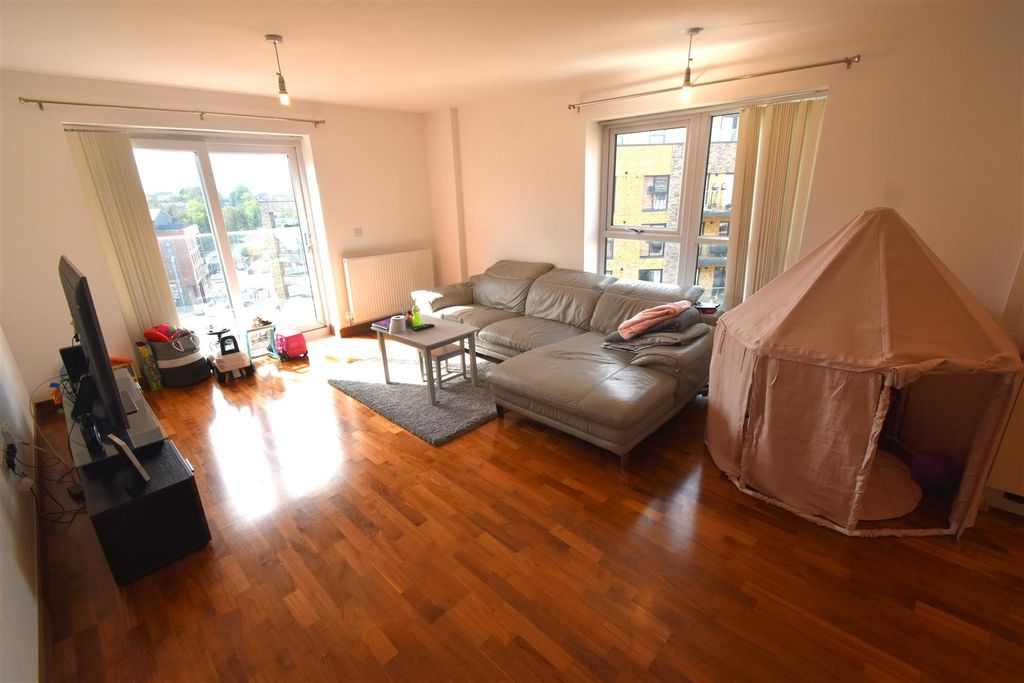 Property photo 2 of 8