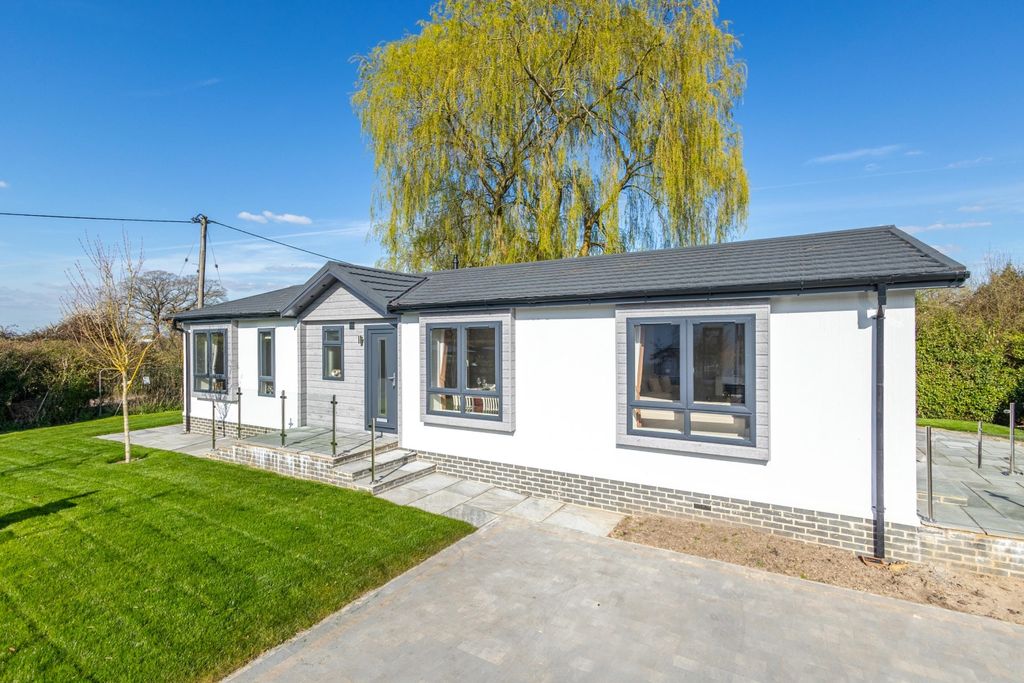 Property photo 1 of 8 460d3500Fb017817Fae45137F81E6Cb26F5c7cc6Ddec3Ab8A1